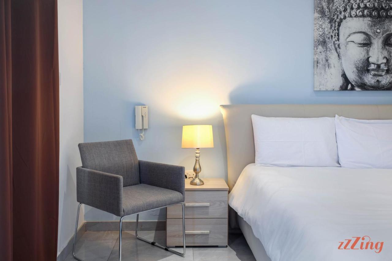 Apartament Pretty Beachfront Penthouse In *